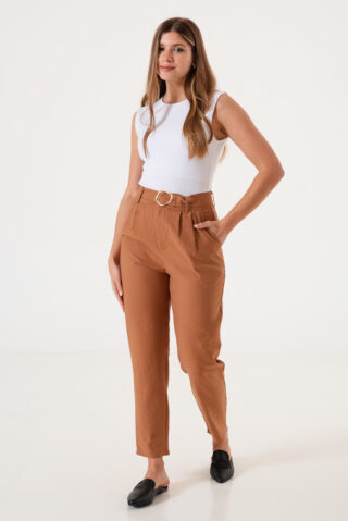 Pantalón con cinturón