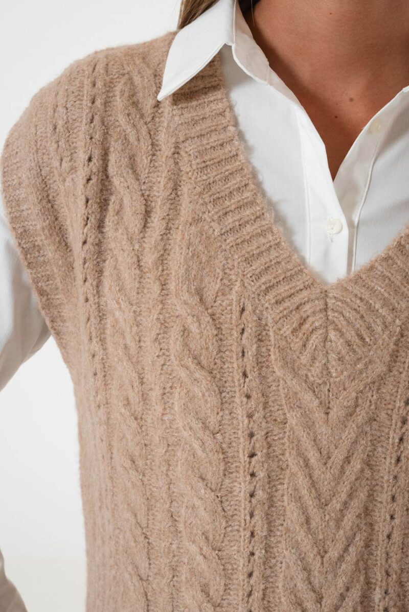 Alternative view of Chaleco V trenzado Uma