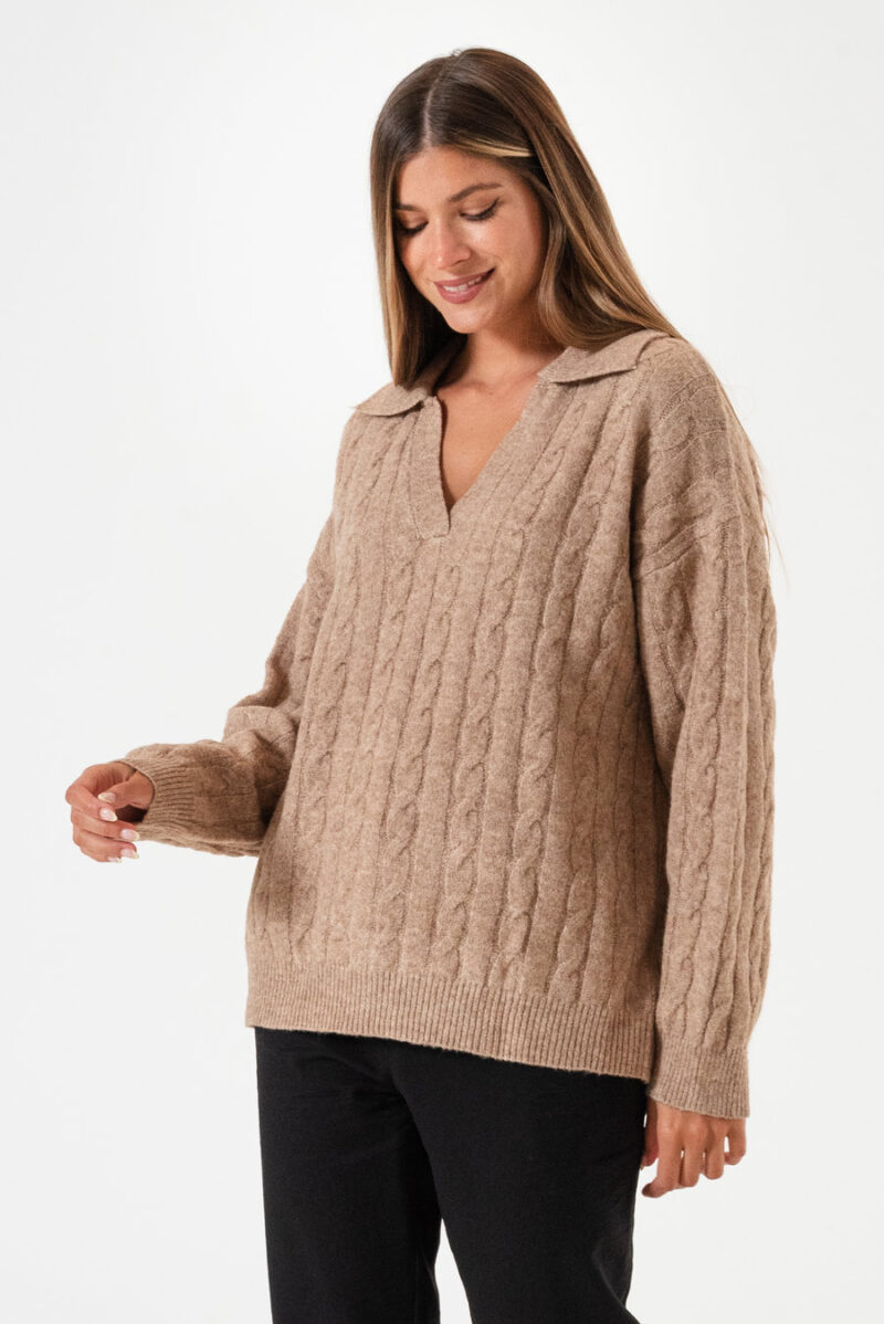 Sweater trenzado con cuello solapa