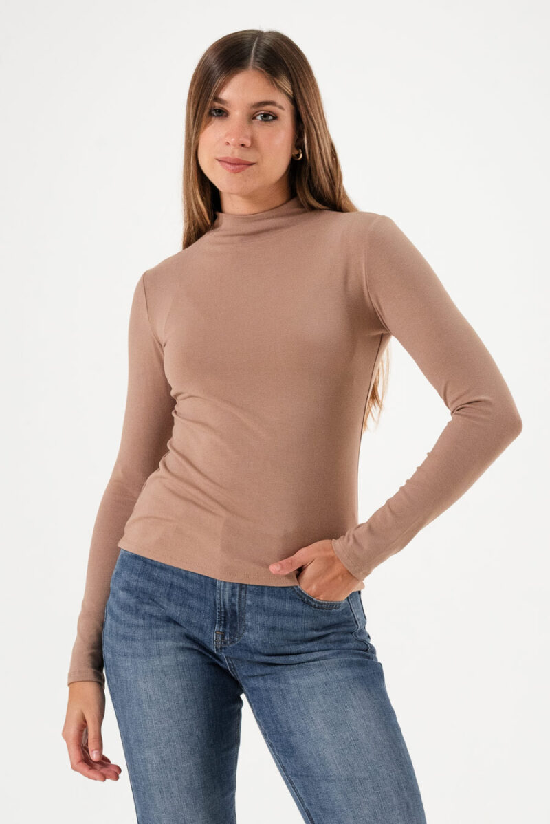 Remera Cuello alto Perkins