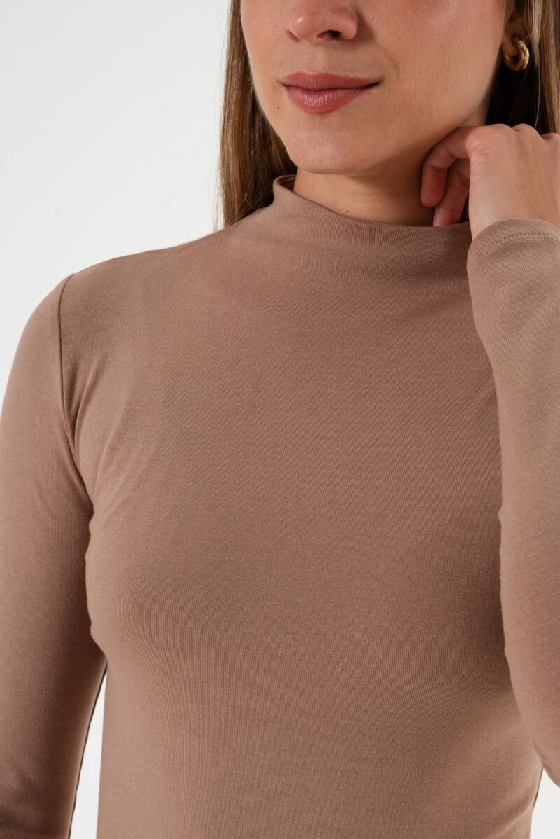 Alternative view of Remera Cuello alto Perkins