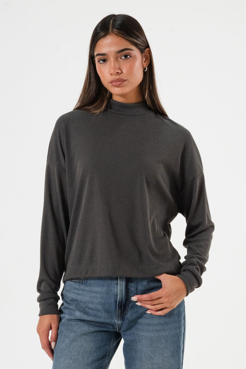 Remera cuello alto Melanie