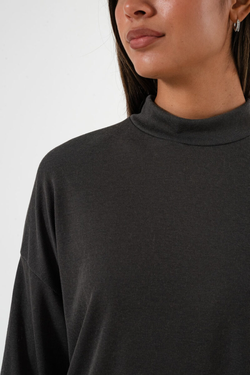 Alternative view of Remera cuello alto Melanie