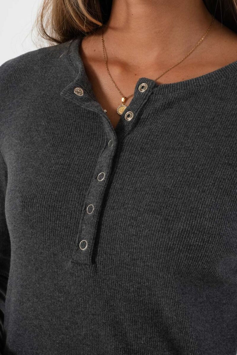 Alternative view of Remera con broches Naomi