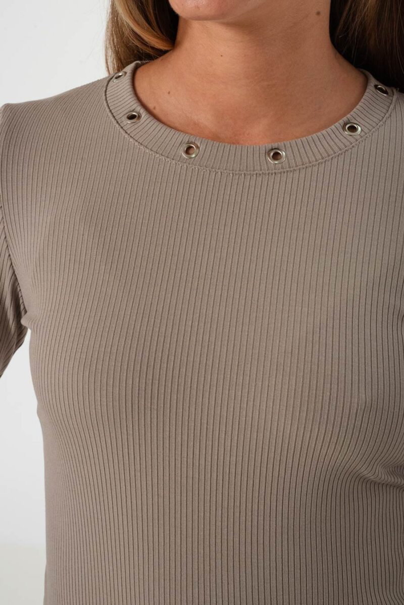 Alternative view of Remera Debbie con ojalillos