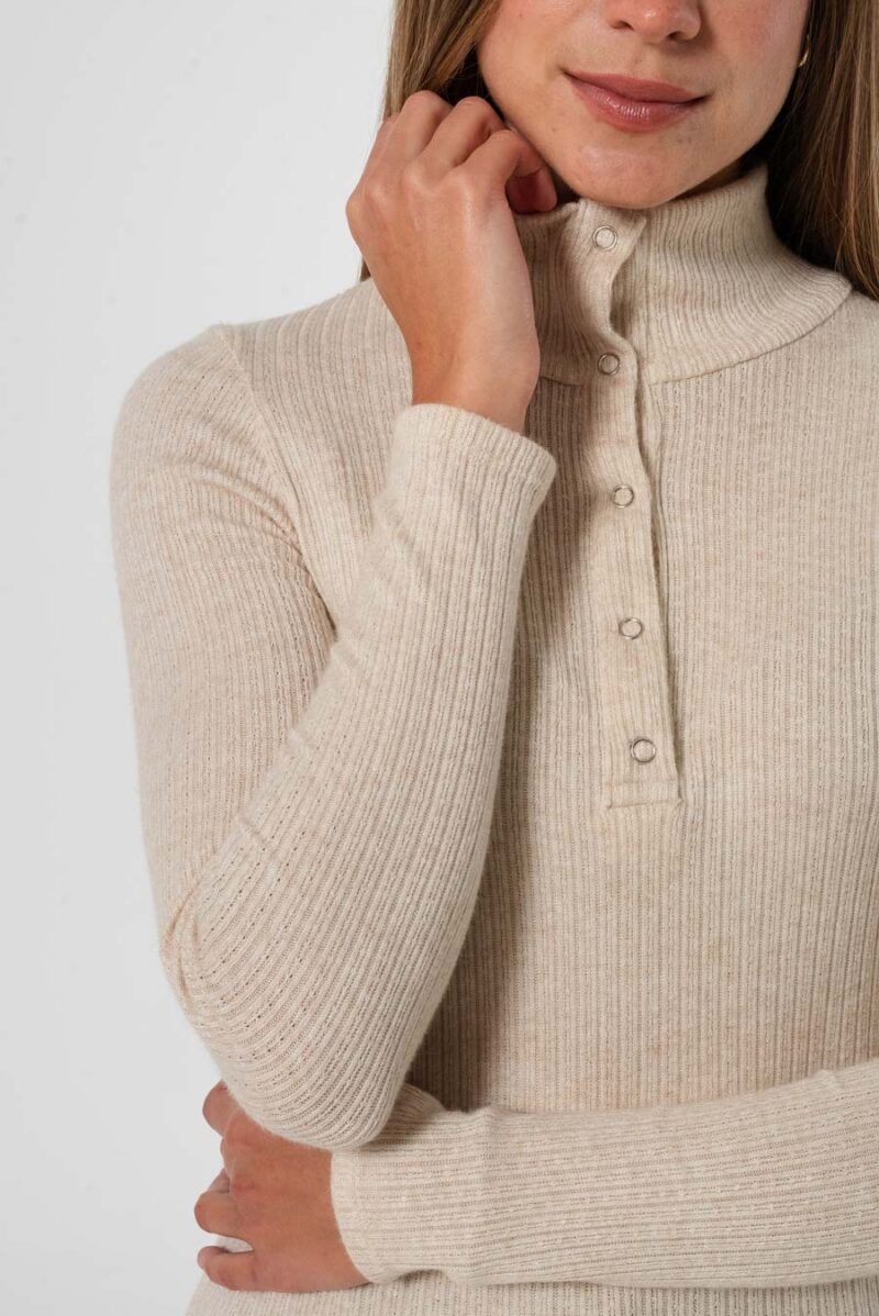 Alternative view of Sweater cuello alto con broches Zurich
