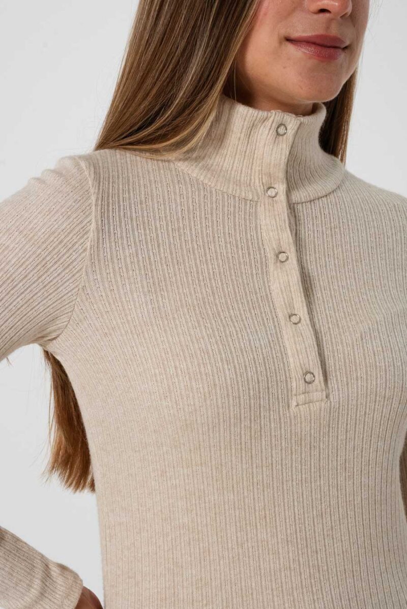 Alternative view of Sweater cuello alto con broches Zurich