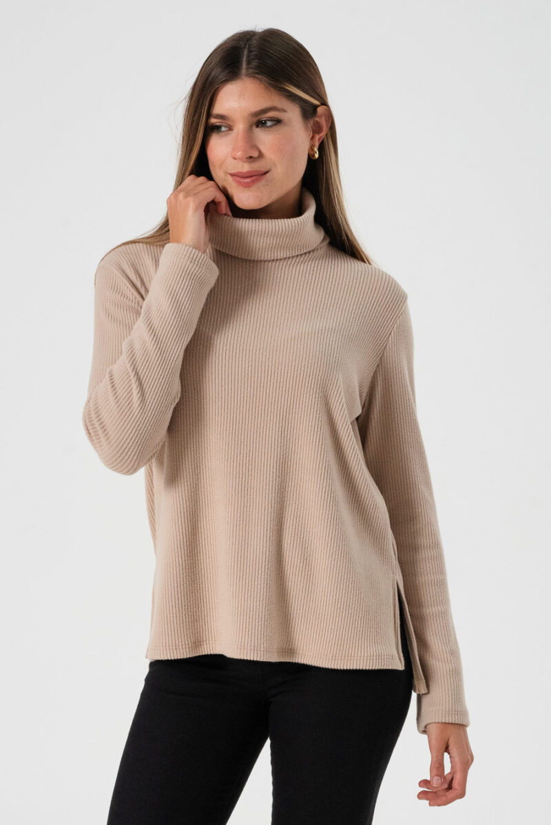 Polera Ottawa con tajos